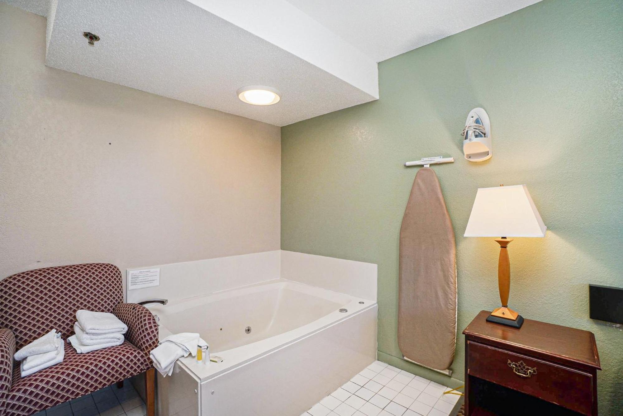 ซูเปอร์ 8 บาย วินด์แฮม เมาท์ เพลเซนท์ เมาท์ Hotel เมานต์เพลเซนต์ ภายนอก รูปภาพ